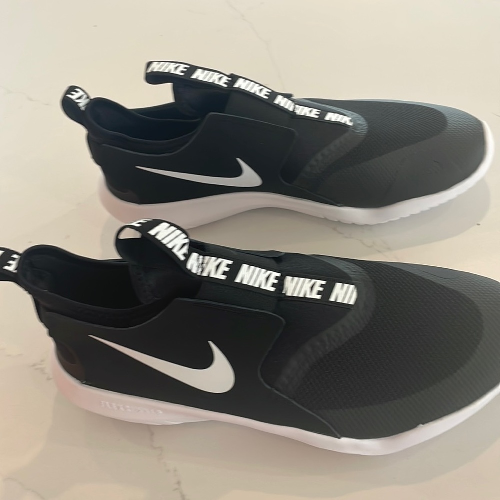 Nike Flex Runner, Youth 6.5, new in box